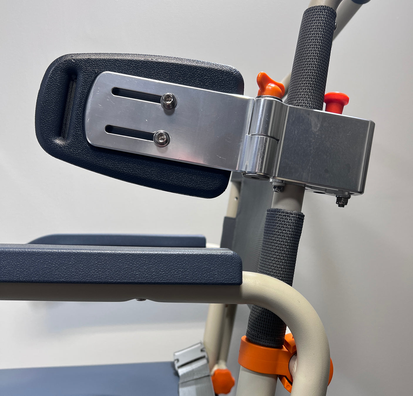 Lateral Accessory: LAT-R